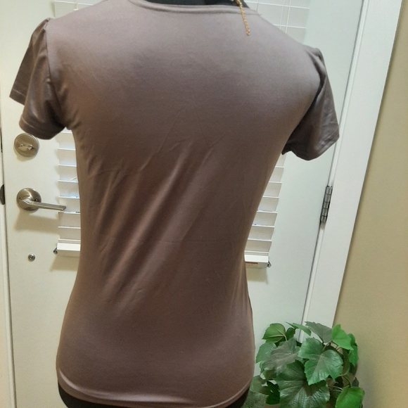 Tops - Picture 5 of 5